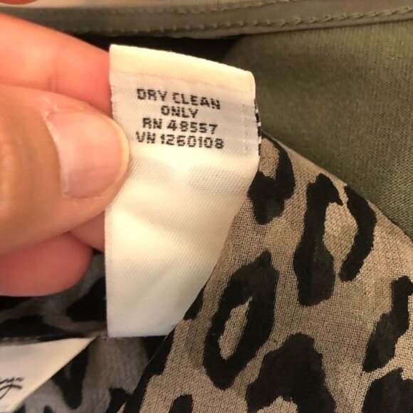 French Laundry 100% Silk Cheetah Leopard Blouse Small Button-Up Long Sleeve - Picture 6 of 8